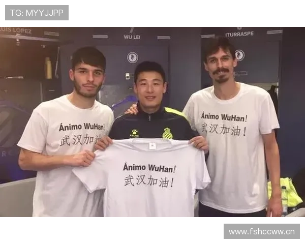 仲满训练完旁边队友还啃盒饭，他拎的那只包让我妈都问价格