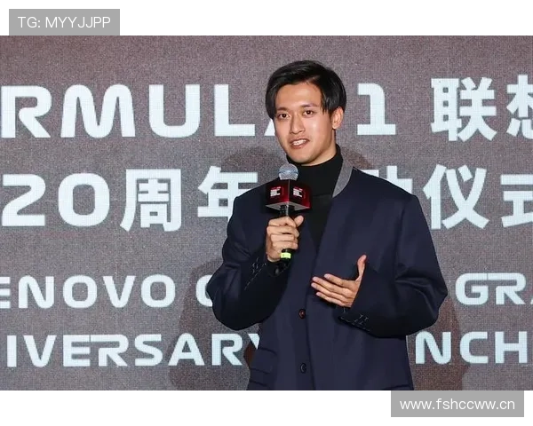 周冠宇这生活完全是反着来的，赛道上狂飙回家却能做饭给爸妈吃，怎么看都像隔壁邻居叔叔