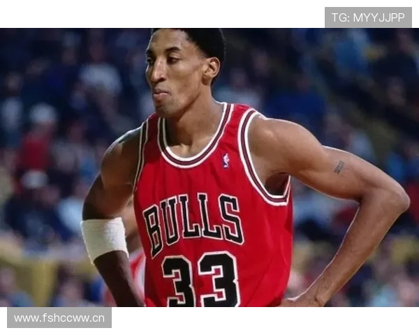 NBA翻腕违例判定细节解读：如何识别与避免这个常见争议动作？